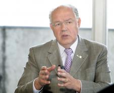 Projeto de lei aprovado em segunda discussão, na terça-feira (18), pela Assembleia Legislativa determina mais rigor para abertura de empresas de combustíveis. O secretário estadual da Fazenda, Luiz Carlos Hauly, afirma que a proposta do Governo do Estado promove a competição equilibrada e saudável no setor. “Esta lei premia o bom empresário”, avaliou. 