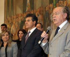 O governador Beto Richa deu posse nesta segunda-feira (07/10) à advogada Jozelia Nogueira no cargo de secretária estadual da Fazenda. Jozélia, que estava na função de procuradora-geral do Estado, substitui Luiz Carlos Hauly, que passa a exercer o mandato de deputado federal. A solenidade de transmissão de cargo aconteceu no Salão de Atos, do Palácio Iguaçu. 