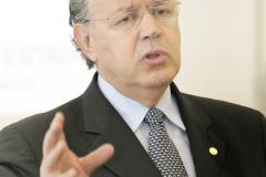 Nos oitos primeiros meses deste ano, o governo do Paraná depositou nas contas dos municípios R$ 3,68 bilhões referentes aos repasses de ICMS e IPVA. Já descontada a inflação do período, o repasse representou aumento de 9,32% na comparação com os R$ 3,20 bilhões destinados às prefeituras em igual período de 2011. Em agosto, as transferências desses dois tributos totalizaram R$ 423,7 milhões, superando em 9,54% os R$ 369,1 milhões do mesmo mês do ano passado.   