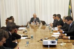 O secretário da Fazenda, José Luiz Bovo, recebeu nesta quinta-feira (17) representantes do Fórum das Entidades Sindicais do Paraná (FES), que apresentaram suas demandas com relação ao reajuste do funcionalismo público estadual.