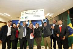 No mês de maio, três mães foram as ganhadoras dos maiores prêmios do 30 sorteio do Programa Nota Paraná. Elas são de Colombo, Maringá e Piraí do Sul e foram premiadas com os valores de R$ 200 mil, R$ 120 mil e R$ 80 mil. Os prêmios foram entregues pela governadora Cida Borghetti nesta quarta, no Palácio Iguacu.