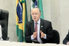 O Paraná arrecadou R$ 18,17 bilhões entre janeiro e agosto deste ano, o que representou aumento de 13,2% sobre os R$ 16,05 bilhões de receita contabilizada pelo Fisco em igual período de 2001. Os números foram apresentados no final da manhã desta quarta-feira (19), na Assembleia Legislativa do Paraná, pelo secretário de Estado da Fazenda, Luiz Carlos Hauly, que afirmou aos deputados que o Orçamento de 2012 será cumprido. “Está tudo sob controle”, assegurou.