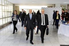 Os investimentos feitos pelo Governo do Paraná no primeiro quadrimestre de 2018 tiveram crescimento de 60% na comparação com igual período de 2017. Eles passaram de R$ 572 milhões de janeiro a abril do ano passado para R$ 916 milhões nos mesmos meses do atual exercício. Contando as obras realizadas pelas estatais paranaenses, os investimentos saltaram para R$ 1,95 bilhão no período, o que representa aumento de 38%.