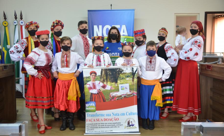 Ganhadores do sorteio de outubro recebem os prêmios do Nota Paraná
