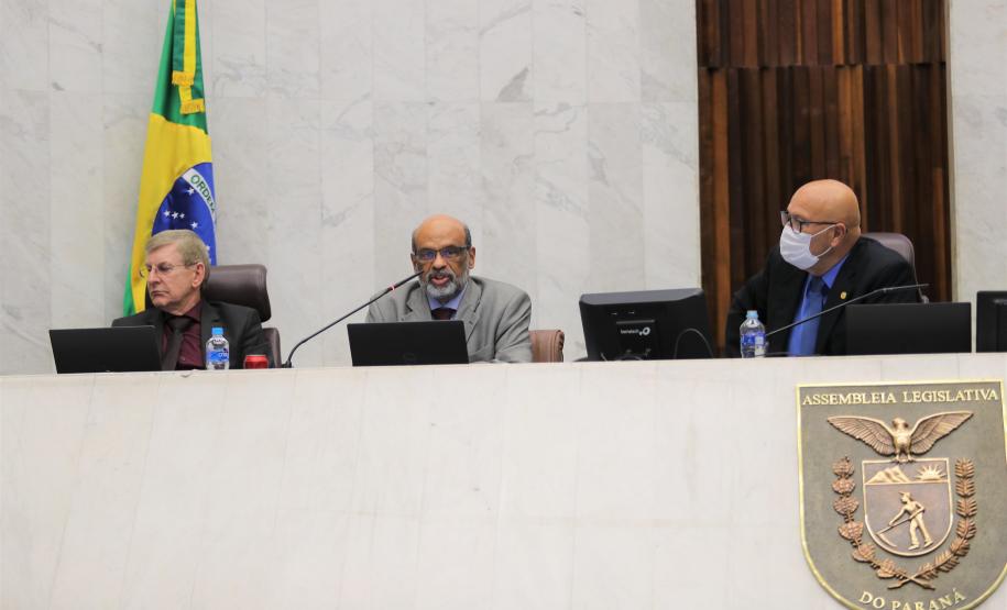 Secretário estadual da Fazenda, Renê de Oliveira Garcia Junior, apresenta os dados relativos ao cumprimento das metas fiscais dos primeiros quatro meses de 2022