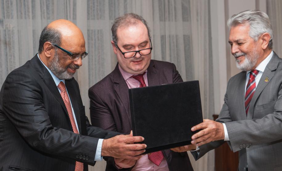 Renê Garcia Junior recebe homenagem do Sindicato dos Auditores Fiscais do Paraná