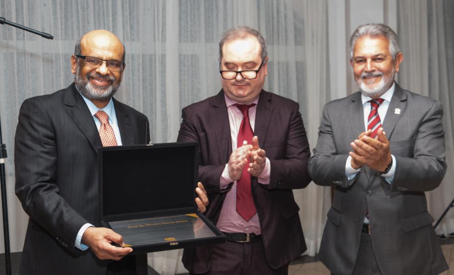 Renê Garcia Junior recebe homenagem do Sindicato dos Auditores Fiscais do Paraná