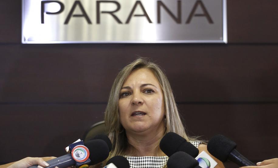 Governo devolve R$ 365 mil sacados de depósitos judiciais não-tributários A secretária da Fazenda Jozélia Nogueira informou nesta sexta-feira (24/01) que valores sacados equivocadamente de contas judiciais não-tributárias no final do ano já foram devolvidos. Foram depositados R$ 365 mil. O ressarcimento foi notificado ao presidente da Ordem dos Advogados do Brasil Seção do Paraná (OAB-PR), Juliano Breda, durante encontro realizado na sede da entidade.