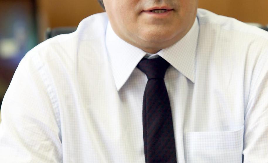 Estado já repassou R$ 1,8 bilhão em ICMS e IPVA aos municípios O Governo do Paraná repassou R$ 1,81 bilhão aos municípios paranaenses nos primeiros três meses do ano em recursos referentes à arrecadação do Imposto sobre a Propriedade de Veículos (IPVA) e do Imposto sobre a Circulação de Mercadorias e Serviços (ICMS). O valor representa aumento nominal de 13,74% em relação ao mesmo período de 2013, quando as transferências desses tributos somaram R$ 1,59 bilhão.