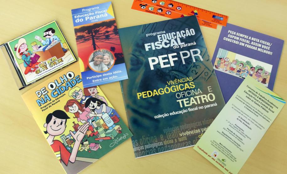 Milhares de estudantes do ensino fundamental de escolas públicas paranaenses estão tendo uma oportunidade diferenciada para aprender de forma lúdica o que são impostos, saber o quanto representam no preço dos produtos e serviços, e em que são aplicados os recursos arrecadados pelo poder público na forma de tributos, taxas e contribuições.