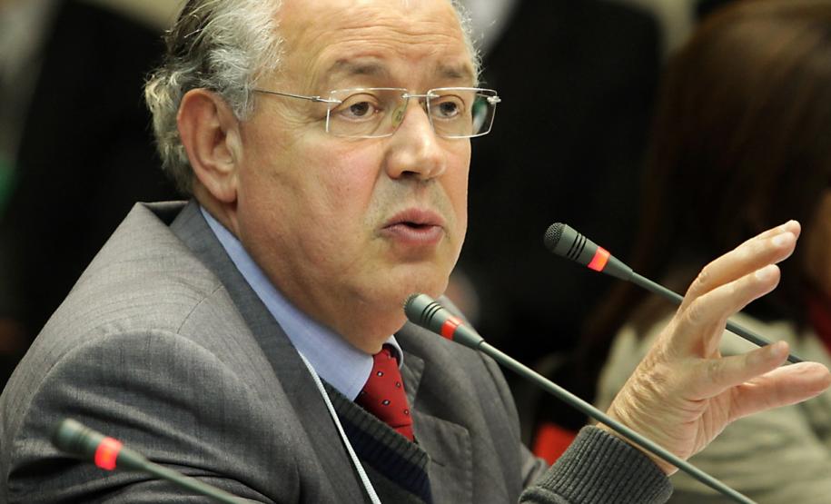 Em julho, o governo do Paraná repassou aos municípios  R$ 489,93 milhões correspondentes ao total dos valores do ICMS e IPVA, o que representa aumento de 20,55%, na comparação com os  R$ 386,32 milhões de igual mês de 2011, já descontada a inflação do período.  Nos sete primeiros meses de 2012, o repasse dos dois tributos cresceu 9,29%, passando dos R$ 2,83 bilhões do ano passado para os atuais R$ 3,26 bilhões.