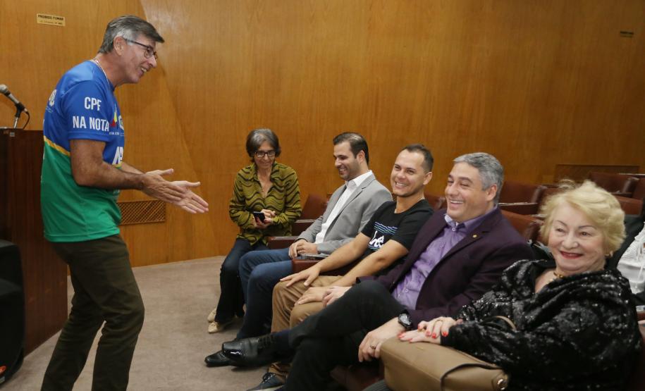 Governo do Estado entrega os três prêmios aos ganhadores do sorteio especial do Nota Paraná na Secretaria da Fazenda. Por ser o mês dos Namorados, o valor dos prêmios foi multiplicado por quatro e três contemplados recebem R$ 200 mil, R$ 120 mil e R$ 80 mil.  -  Curitiba, 19/06/2019  -  Foto: José Fernando Ogura/ANPr