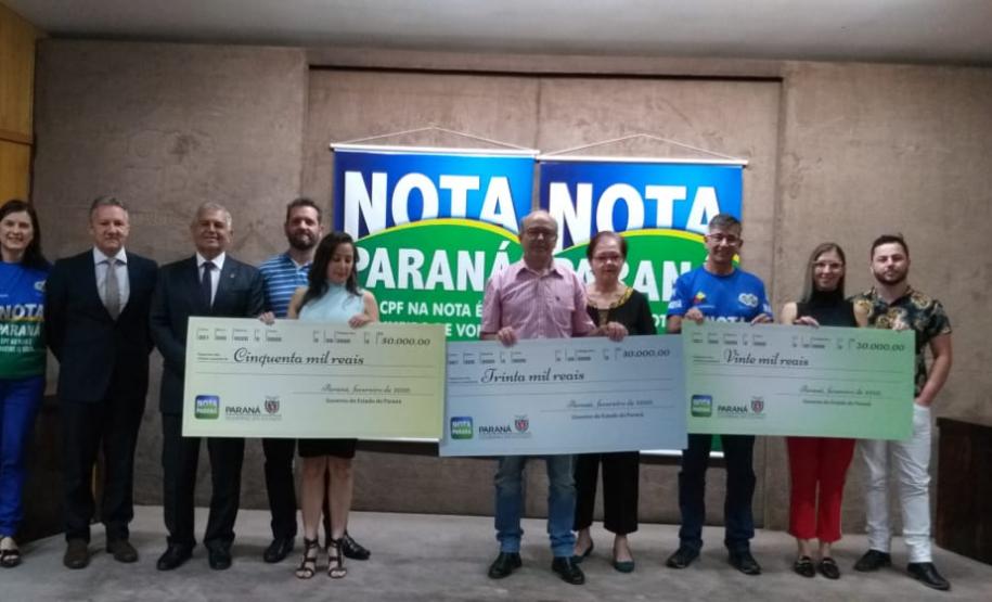 nota fev Nota Paraná entrega cheques a ganhadores de fevereiro