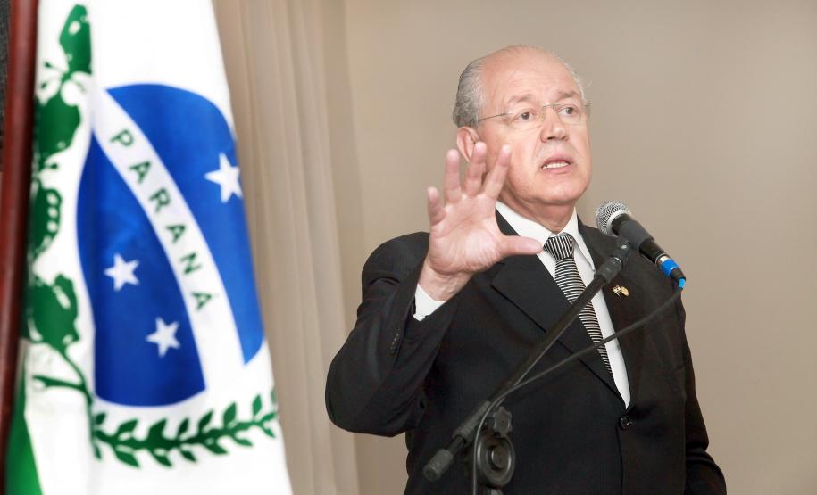 Nos oito primeiros meses deste ano, o Governo do Paraná repassou R$ 4,07 bilhões aos municípios da cota do Imposto sobre Circulação de Mercadorias e Serviços (ICMS) e do Imposto sobre Propriedade de Veículo Automotor (IPVA), o que representa aumento nominal de 10,50% sobre os R$ 3,68 bilhões transferidos entre janeiro e agosto de 2012.