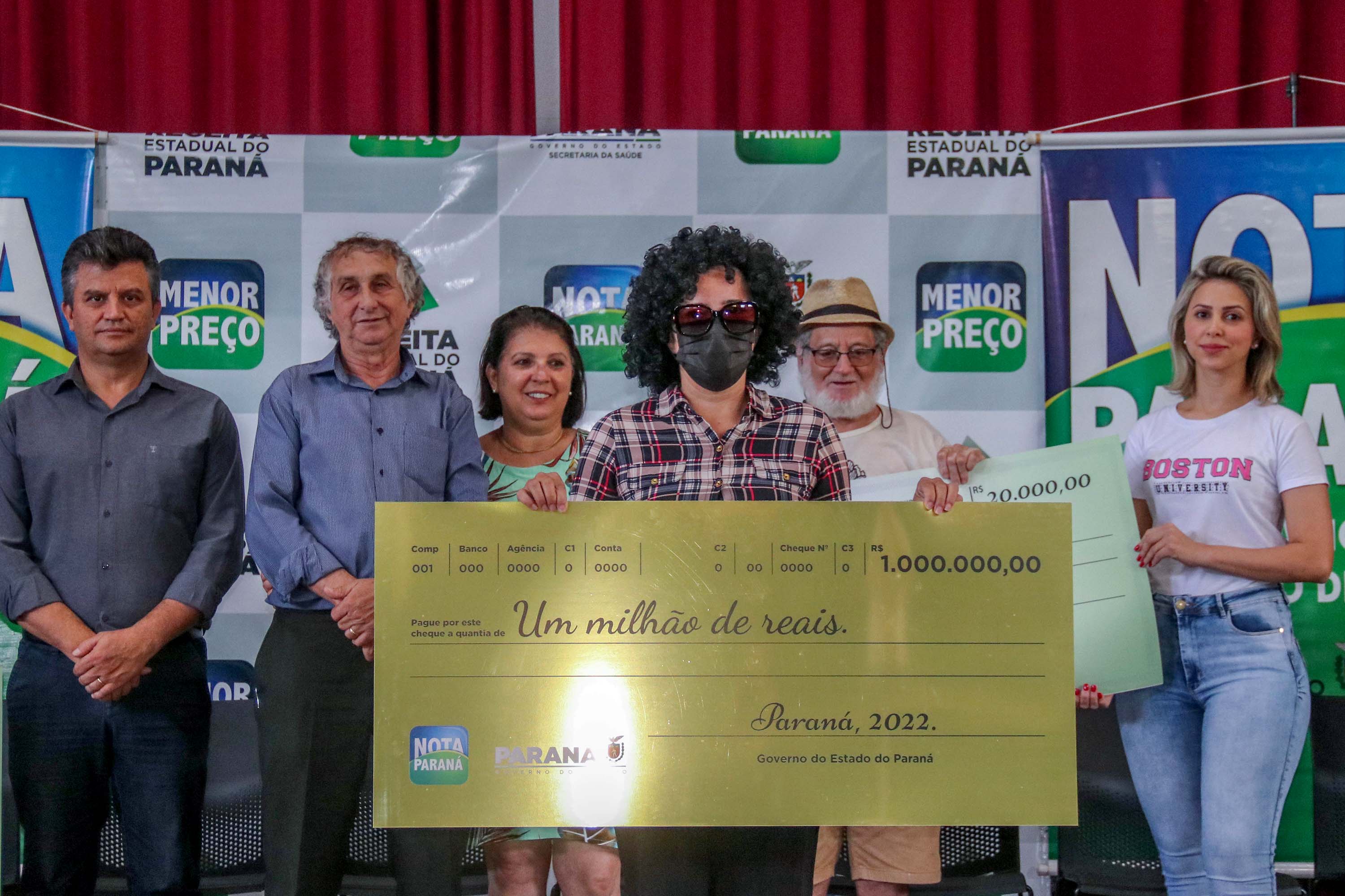 Empresária de Sarandi recebe o prêmio de R$ 1 milhão do programa Nota Paraná  -