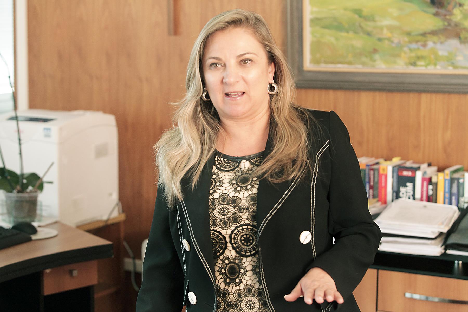 Devido ao feriado bancário do último dia do ano, que cairá numa terça-feira,  a Secretaria de Estado da Fazenda vai antecipar o repasse às prefeituras do Imposto sobre Circulação de Mercadorias e Serviços (ICMS). Portanto, a transferência dos  25% devidos aos municípios da arrecadação que ocorrerá entre os dias 24 e 27 deste mês será feita no próximo dia 30.