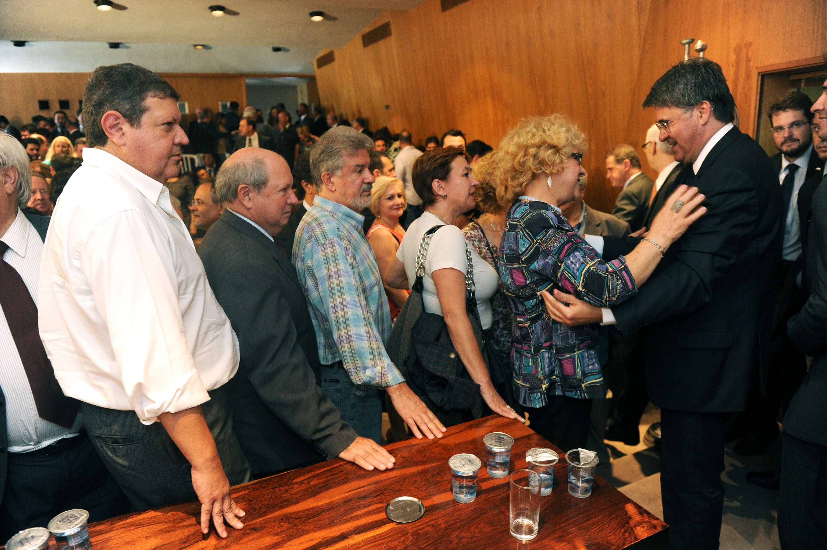 “Trabalho, trabalho e trabalho.” Assim o novo secretário da Fazenda, Luiz Eduardo Sebastiani, definiu como será sua gestão à frente da pasta. Ele destacou que para isso conta com um grupo de elite do funcionalismo público, ao se referir aos auditores fiscais e demais funcionários da secretaria e da Receita Estadual.
