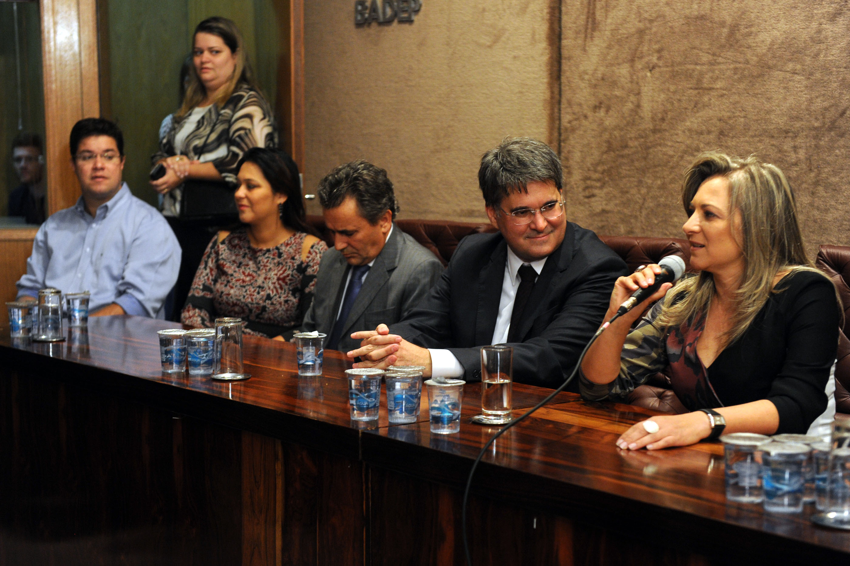 “Trabalho, trabalho e trabalho.” Assim o novo secretário da Fazenda, Luiz Eduardo Sebastiani, definiu como será sua gestão à frente da pasta. Ele destacou que para isso conta com um grupo de elite do funcionalismo público, ao se referir aos auditores fiscais e demais funcionários da secretaria e da Receita Estadual.