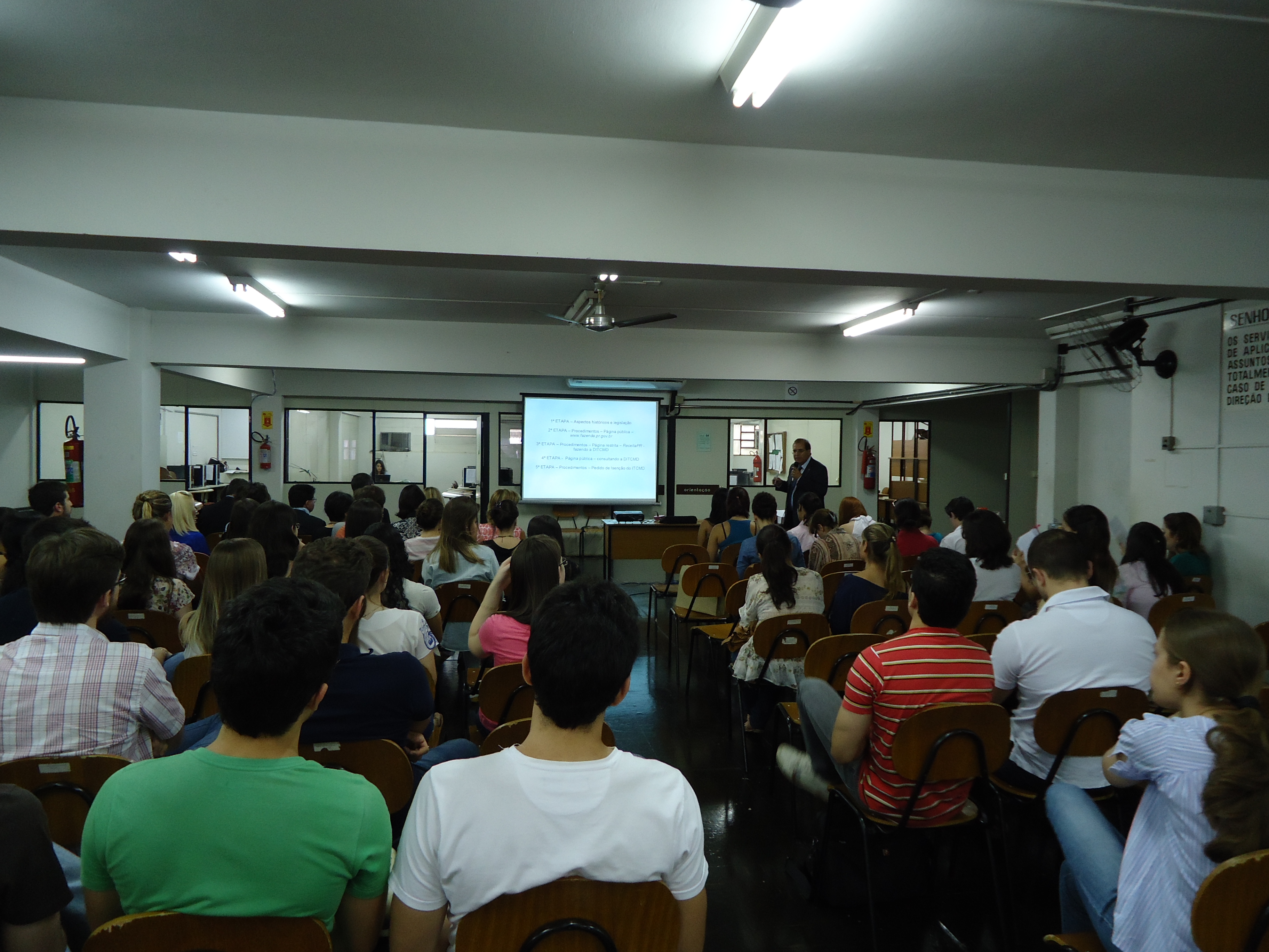 O Inspetor Regional de Tributação da 8ª Delegacia Regional da Receita de Londrina, Dalton Lazaro Soares, ministrou palestra para cerca de 230 alunos do 4º ano do Curso de Direito da Universidade Estadual de Londrina (UEL) na “Semana de Integração”, em fevereiro. A promoção foi do Escritório de Aplicação de Assuntos Jurídicos (EAAJ) e da Coordenação de Estágio do Curso de Direito com o objetivo de capacitar alunos sobre o Sistema ITCMD WEB.