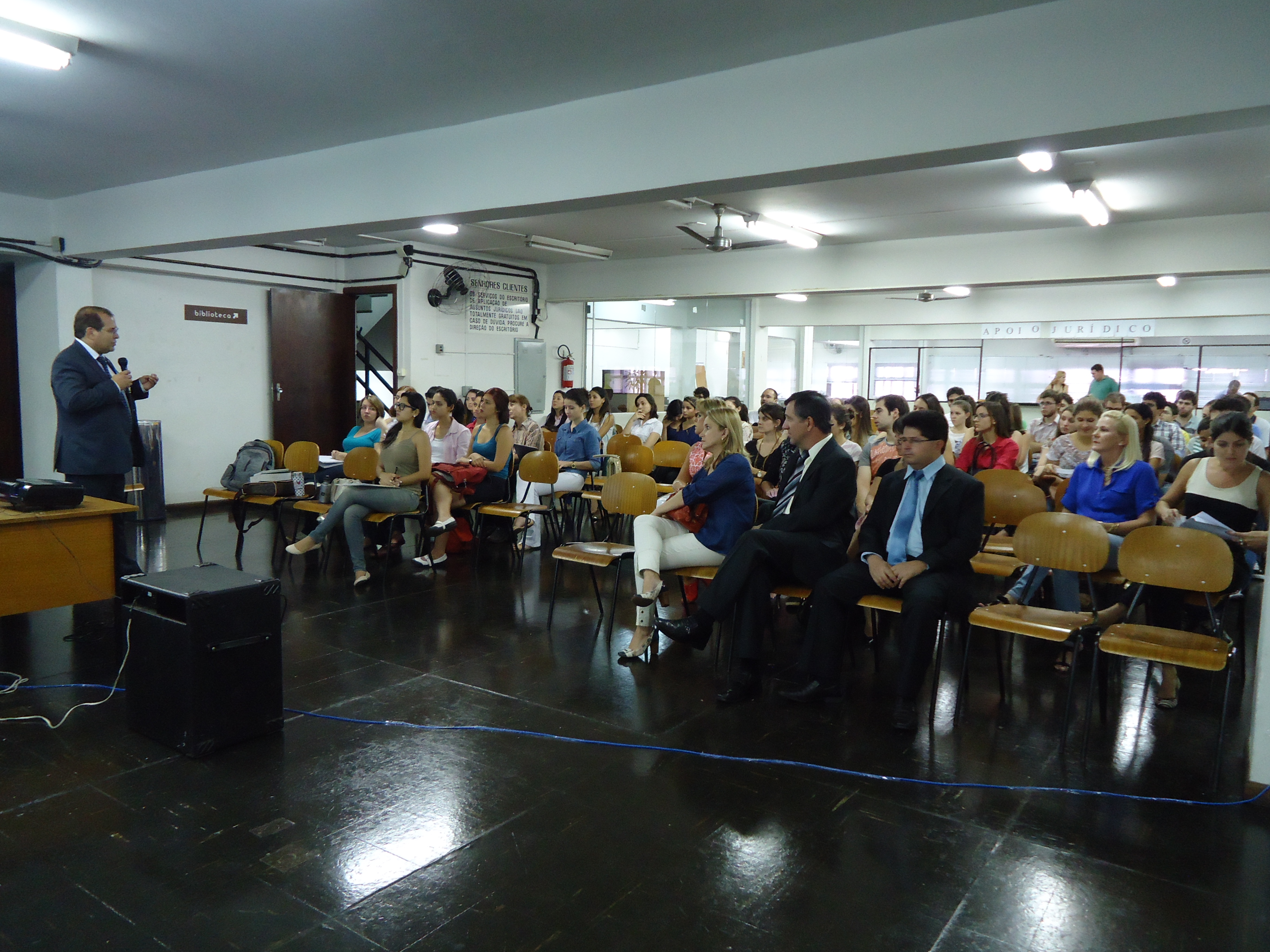 O Inspetor Regional de Tributação da 8ª Delegacia Regional da Receita de Londrina, Dalton Lazaro Soares, ministrou palestra para cerca de 230 alunos do 4º ano do Curso de Direito da Universidade Estadual de Londrina (UEL) na “Semana de Integração”, em fevereiro. A promoção foi do Escritório de Aplicação de Assuntos Jurídicos (EAAJ) e da Coordenação de Estágio do Curso de Direito com o objetivo de capacitar alunos sobre o Sistema ITCMD WEB.