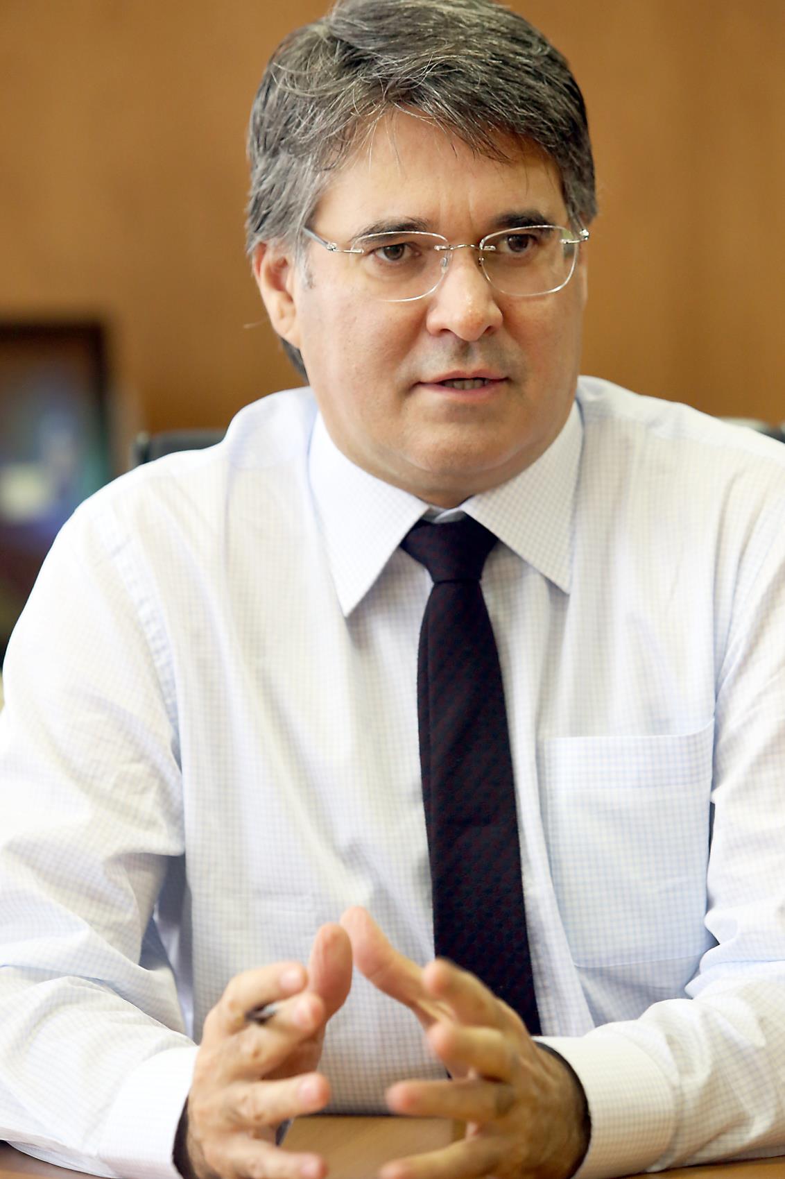 O Governo do Paraná repassou R$ 1,81 bilhão aos municípios paranaenses nos primeiros três meses do ano em recursos referentes à arrecadação do Imposto sobre a Propriedade de Veículos (IPVA) e do Imposto sobre a Circulação de Mercadorias e Serviços (ICMS). O valor representa aumento nominal de 13,74% em relação ao mesmo período de 2013, quando as transferências desses tributos somaram R$ 1,59 bilhão.