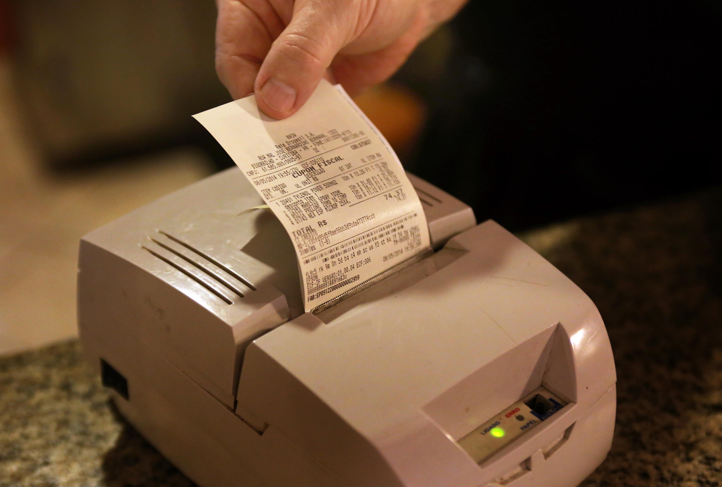 O primeiro prêmio do sorteio semanal da campanha Nota Fiscal Paranaense, que estava acumulado em R$ 20 mil, saiu para o número da sorte 7.796.129, correspondente ao bilhete eletrônico nº 36.321. O ganhador é de Curitiba.