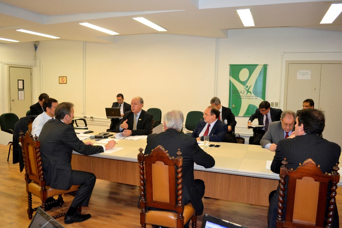 Os secretários estaduais de Fazenda do Sul e Sudeste reuniram-se nesta quarta-feira (22), no auditório da Secretaria da Fazenda do Rio Grande do Sul (Sefaz), em Porto Alegre, e chegaram a um acordo na elaboração da proposta de convênio que será levada ao Conselho Nacional de Política Fazendária (Confaz), e que estabelece condições e regras de tributação, para solucionar a guerra fiscal.