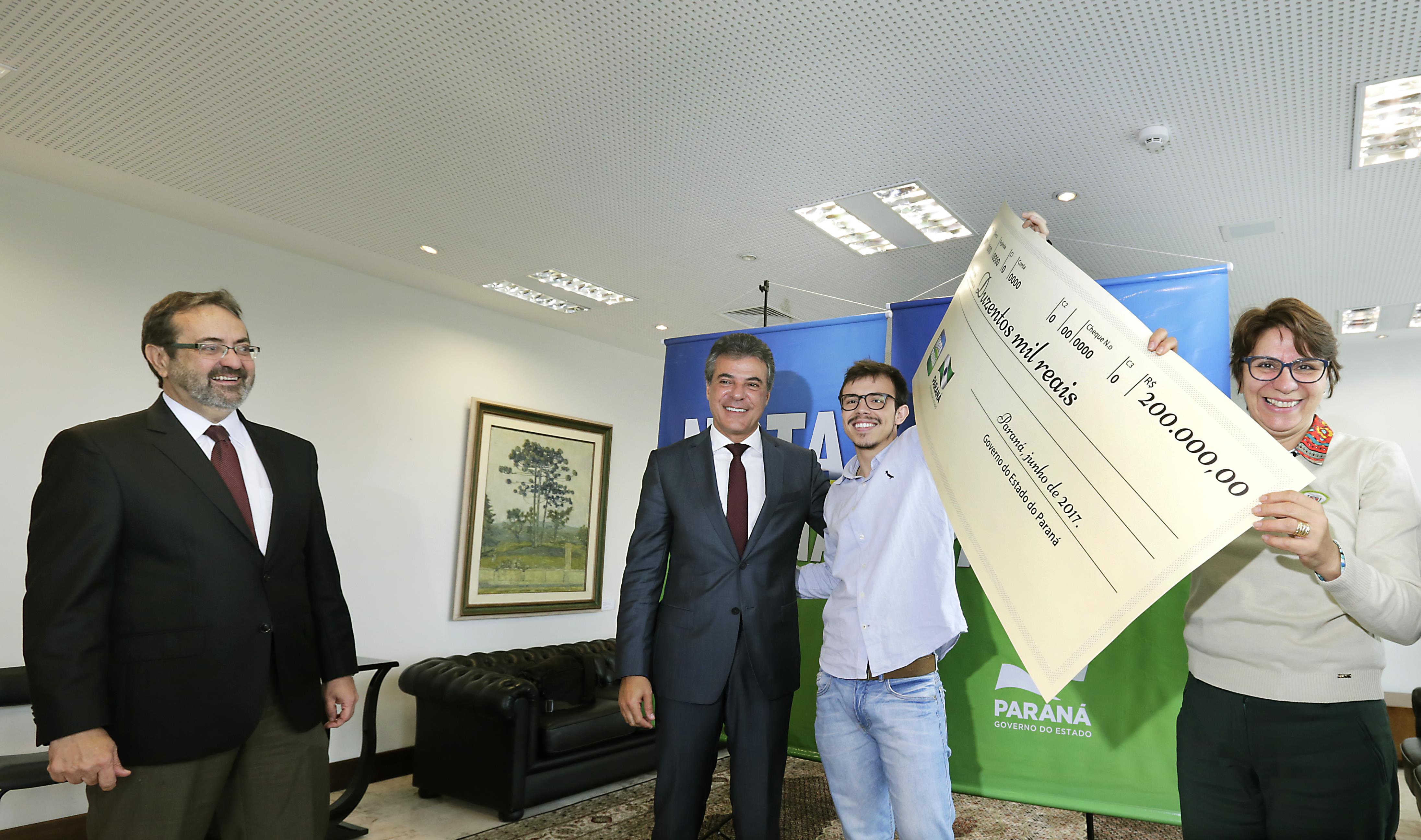 Moradores de Umuarama, Prudentópolis e Ponta Grossa ganham prêmios de junho do Programa Nota Paraná