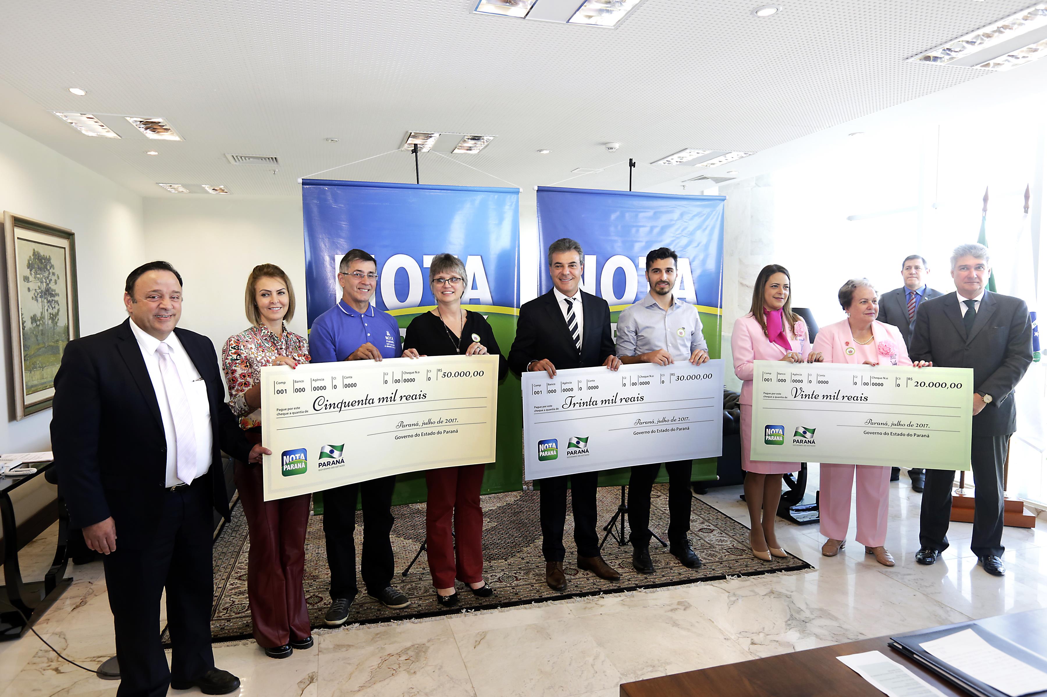 Rede feminina de combate ao câncer 
recebe prêmio do Nota Paraná