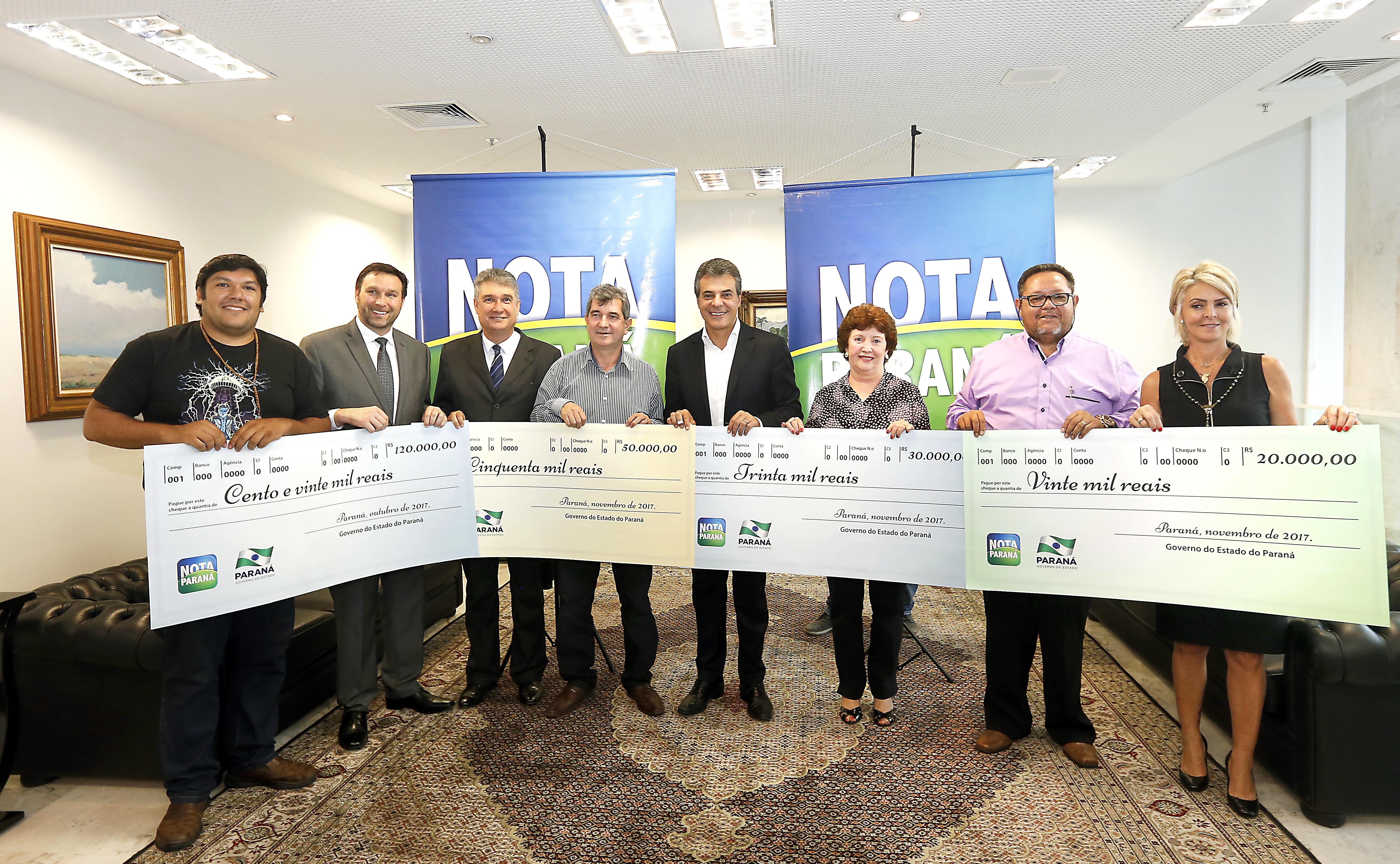 Sorteio do Nota Paraná premia Apae de Arapongas e de Terra Rica