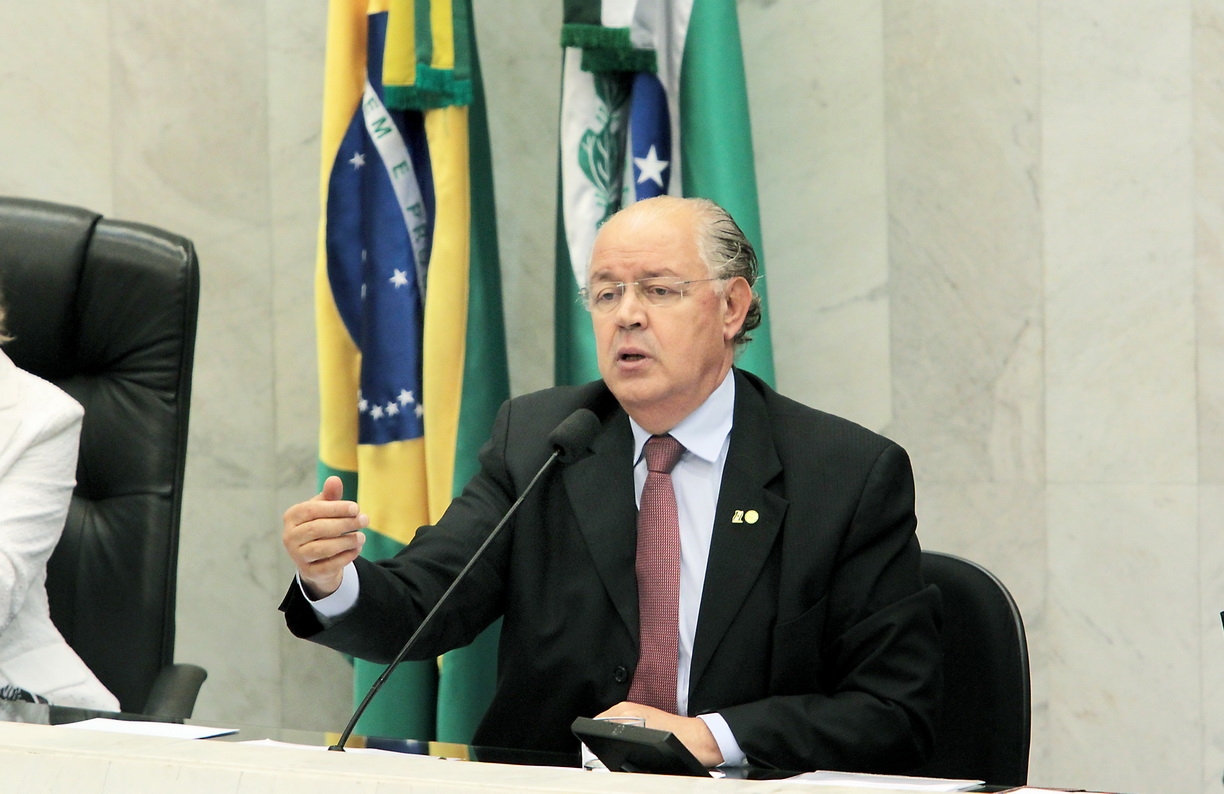 O Paraná arrecadou R$ 18,17 bilhões entre janeiro e agosto deste ano, o que representou aumento de 13,2% sobre os R$ 16,05 bilhões de receita contabilizada pelo Fisco em igual período de 2001. Os números foram apresentados no final da manhã desta quarta-feira (19), na Assembleia Legislativa do Paraná, pelo secretário de Estado da Fazenda, Luiz Carlos Hauly, que afirmou aos deputados que o Orçamento de 2012 será cumprido. “Está tudo sob controle”, assegurou.