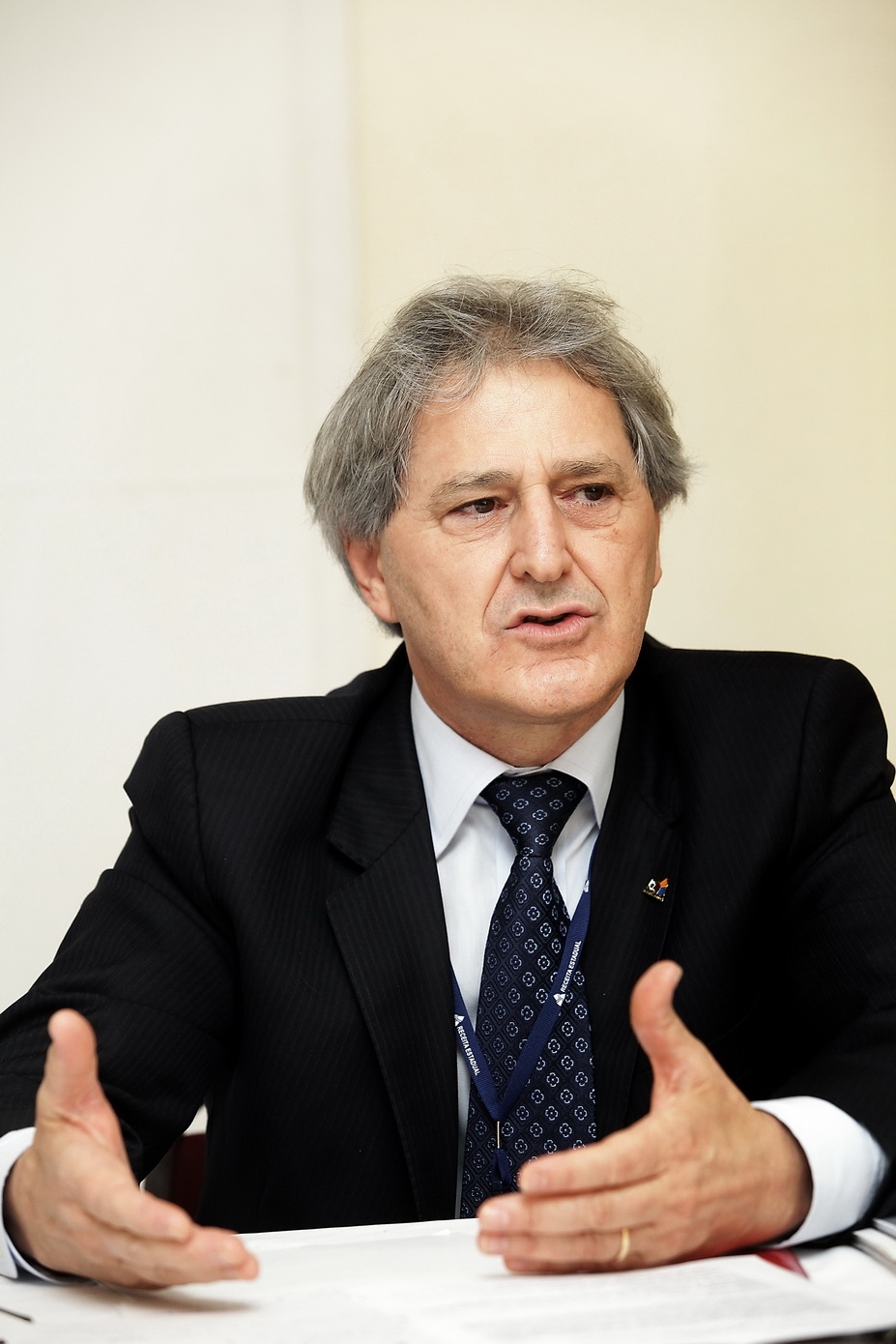 As administradoras de cartões de crédito e débito terão de informar à Secretaria de Estado da Fazenda todas as operações que envolvam esses meios de pagamento. Isto é o que determina a Lei n° 7.368/2012, sancionada pelo governador Beto Richa, em 27 de novembro. A Receita estima receber informações da movimentação de 200 mil empresas do Estado.