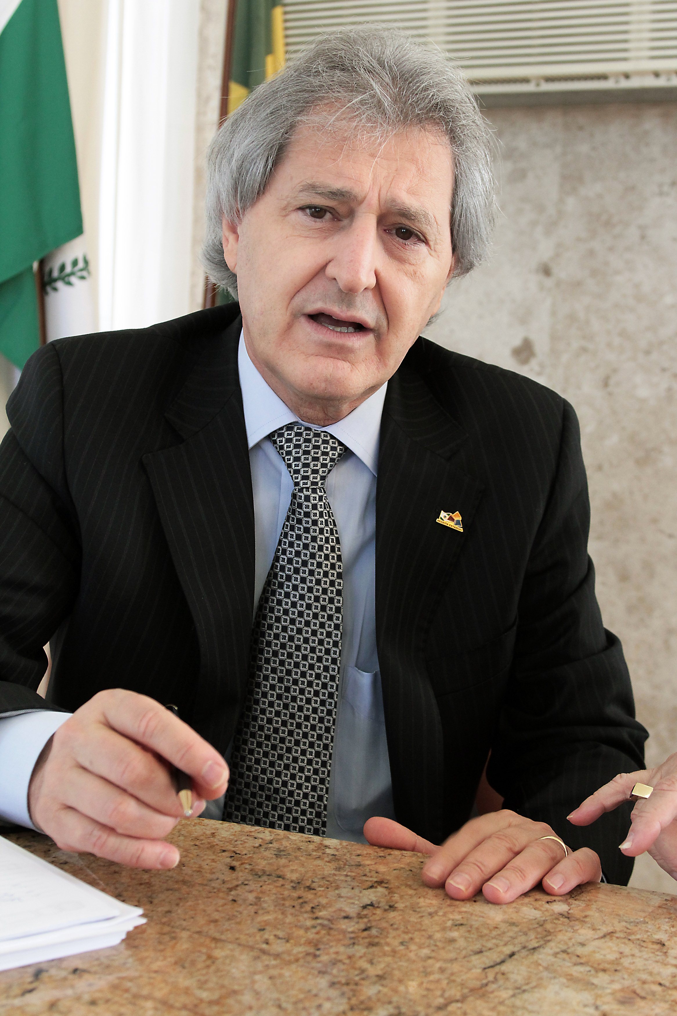 O Conselho Nacional de Política Fazendária (CONFAZ), em reunião realizada nesta quarta-feira (22), em Brasília, aprovou, por unanimidade, proposta da Secretaria de Estado da Fazenda do Paraná (SEFA) que adia a entrada em vigor da exigência da Ficha de Conteúdo de Importação (FCI) para o próximo dia 1º de agosto  e preserva o sigilo comercial entre as empresas.