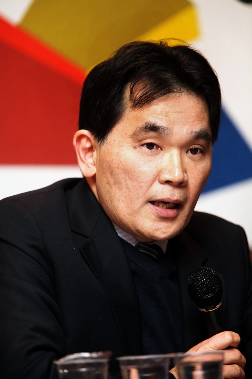 O auditor fiscal Helio Hisashi Obara, após pedir a colaboração de todos da Receita Estadual e enaltecer o trabalho desenvolvido na instituição, disse que o desafio que o espera na Coordenação da Receita Estadual (CRE)  é o de “deixá-la melhor do que a estou recebendo”. O novo diretor foi empossado pelo secretário de Estado da Fazenda em exercício, Clovis Rogge, em solenidade realizada no Anfiteatro da secretaria.