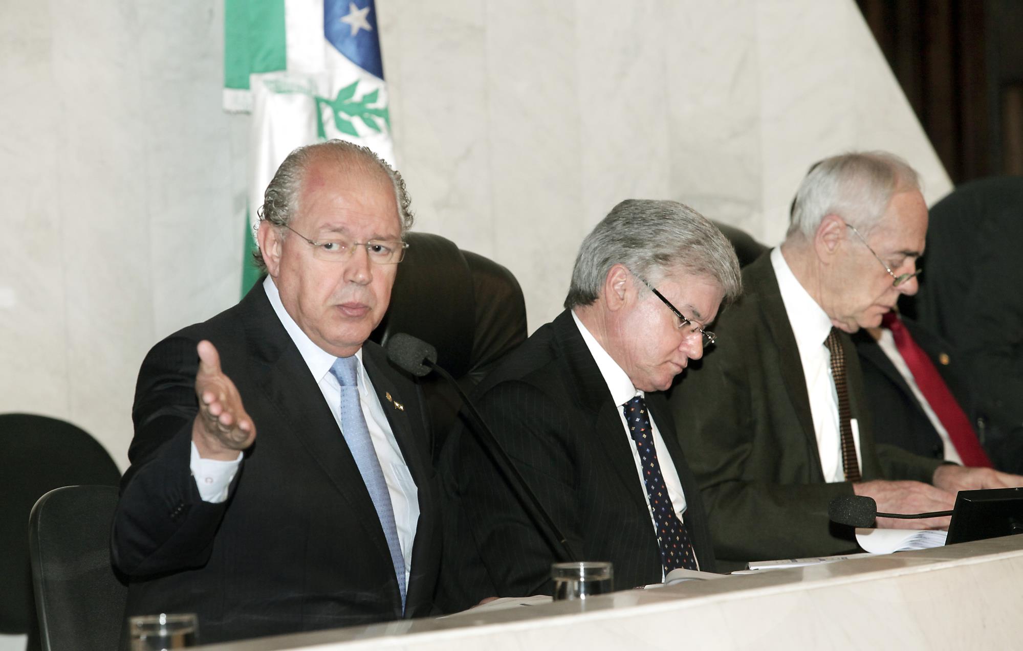 Nos oito primeiros meses de 2013, o Paraná totalizou R$ 15,7 bilhões em receita própria, o que representou aumento de 12,93% sobre os R$ 13,9 bilhões arrecadados em igual período do ano passado. Os números constam do balanço do 2º quadrimestre das contas do Estado, que o secretário estadual da Fazenda, Luiz Carlos Hauly, apresentou em audiência pública realizada na Assembleia Legislativa do Paraná, na tarde desta segunda-feira (30/9).