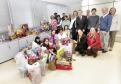 Em clima de festa, auditores e agentes fiscais da Secretaria da Fazenda do Paraná entregaram na manhã desta quinta-feira (10) brinquedos para 163 crianças do Centro Vicentino de Educação Infantil. A campanha foi realizada entre os servidores da Receita Estadual e resultou na doação de mais de 300 brinquedos. 