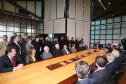 O governador Beto Richa assinou nesta quarta-feira (23) um conjunto de decretos que alteram o regime de substituição tributária no Estado e reduzem o imposto que incide na industrialização de instrumentos musicais, bicicletas e peças, brinquedos, produtos alimentícios, artefatos de uso doméstico, artigos de papelaria e materiais de limpeza.