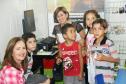 Até a manhã desta sexta-feira (16/05) cerca de 5,5 mil pessoas, incluindo 1,5 mil crianças, visitaram o estande da Receita Estadual na feira Expoingá-2014, em Maringá. No local, funcionam o plantão fiscal para atendimento aos contribuintes e o curso de educação fiscal para crianças. 