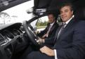 O governador Beto Richa e o presidente da Volkswagen no Brasil, Thomas Schmall, formalizaram nesta segunda-feira (07/10) a parceria entre o governo estadual e a empresa para ampliação da fábrica de São José dos Pinhais, na Região Metropolitana de Curitiba. Será instalada uma nova plataforma para produção do Golf geração sete. O protocolo para enquadramento do investimento no programa Paraná Competitivo foi assinado no último dia 4 de setembro. 