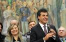 O governador Beto Richa deu posse nesta segunda-feira (07/10) à advogada Jozelia Nogueira no cargo de secretária estadual da Fazenda. Jozélia, que estava na função de procuradora-geral do Estado, substitui Luiz Carlos Hauly, que passa a exercer o mandato de deputado federal. A solenidade de transmissão de cargo aconteceu no Salão de Atos, do Palácio Iguaçu. 