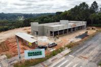Construção de uma escola municipal em Piên, Paraná.