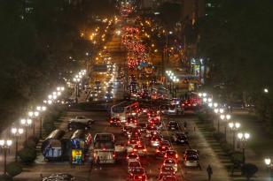 Carros em rodovia 