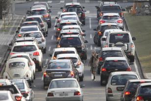 Com IPVA mais barato, número de motoristas que quitaram tributo cresce 12% no Paraná (Foto: Albari Rosa/AEN)