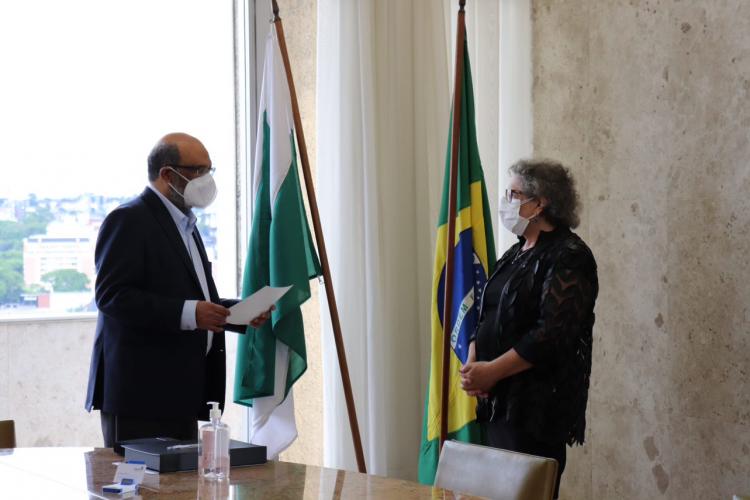 Auditora fiscal é condecorada com a primeira Medalha de Mérito Fazendário Paraná