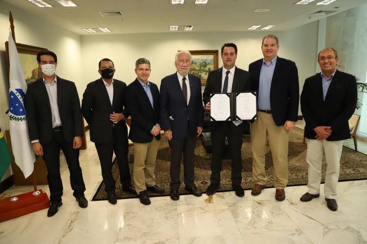 Com apoio do Estado, DAF confirma investimento de R$ 395 milhões em fábrica de Ponta Grossa Foto: Ari Dias/AEN Com apoio do Estado, DAF confirma investimento de R$ 395 milhões em fábrica de Ponta Grossa