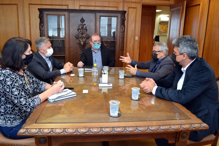Presidente do SESCAP-PR, Alceu Dal Bosco, e o vice-presidente de Integração Regional – e presidente eleito – Michel Lopes, estiveram com a direção da Receita Estadual