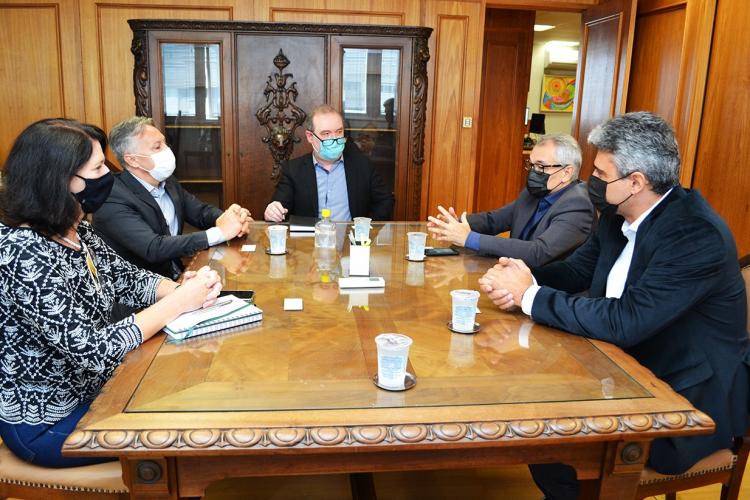 Presidente do SESCAP-PR, Alceu Dal Bosco, e o vice-presidente de Integração Regional – e presidente eleito – Michel Lopes, estiveram com a direção da Receita Estadual