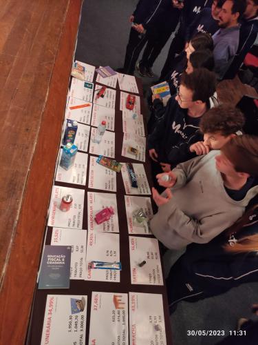 Receita Estadual participa de ação com foco na educação fiscal em Maringá