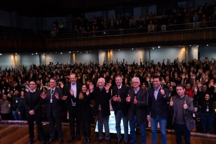 integração de 865 novos servidores