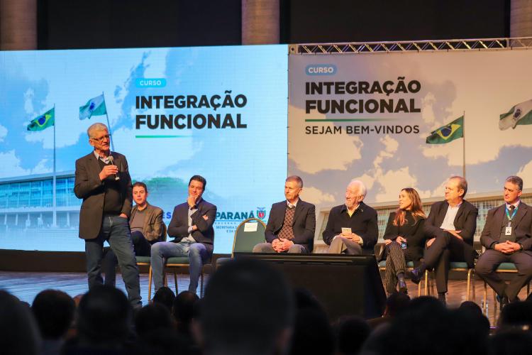 integração de 865 novos servidores